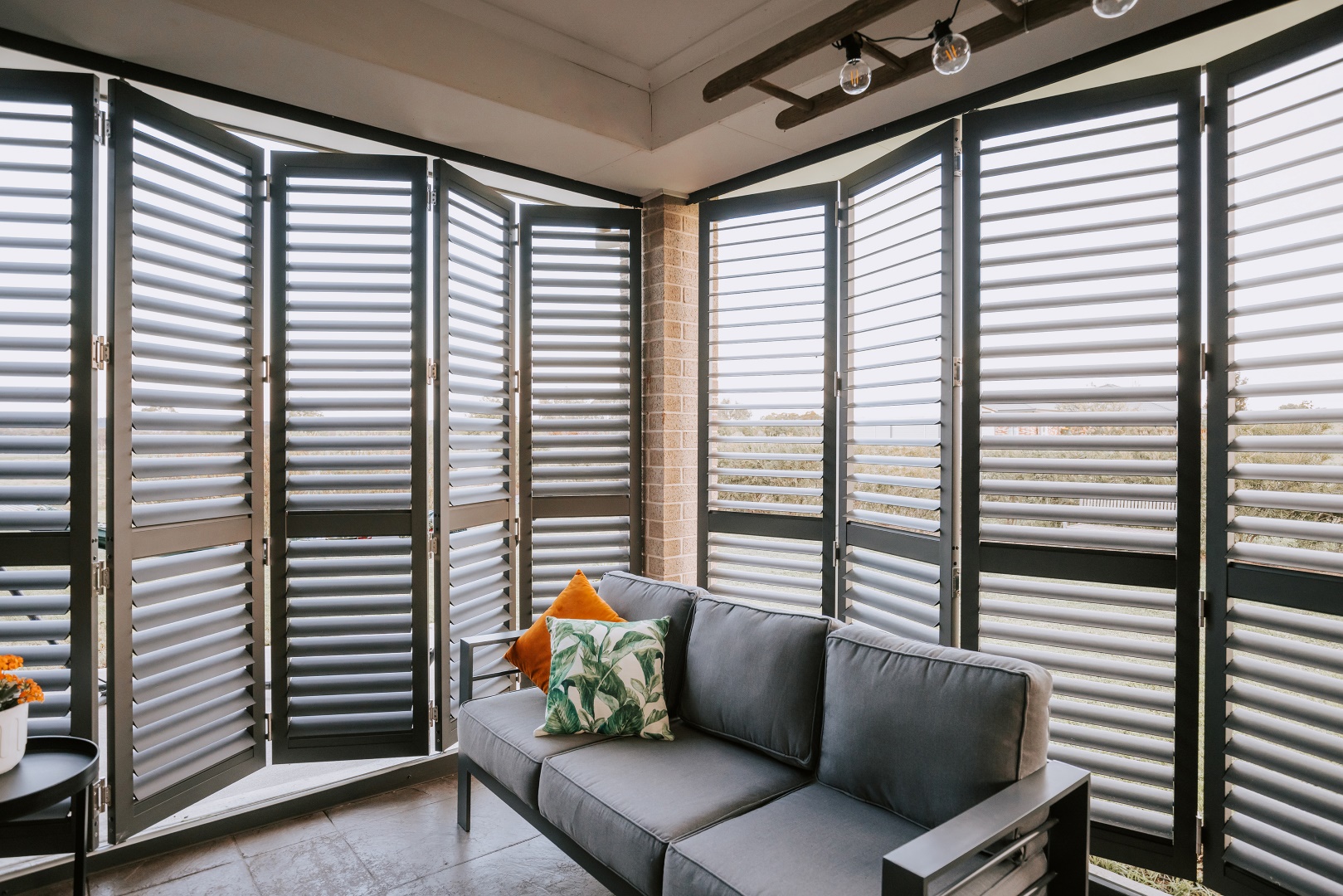 Bifold plantation shutters