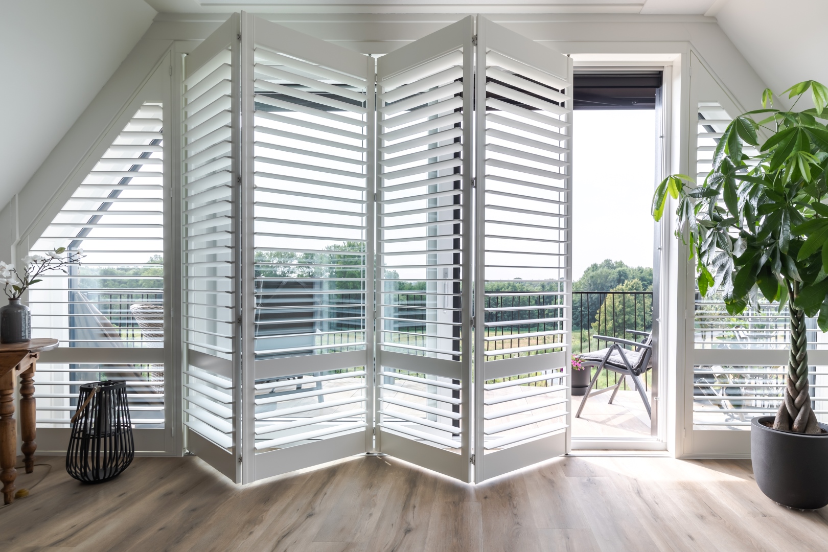 Bifold shutters